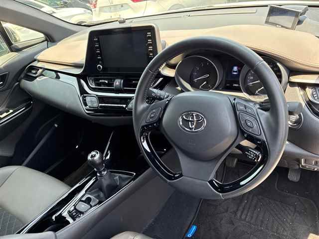 2022 Toyota C-HR G-T auction photo 3