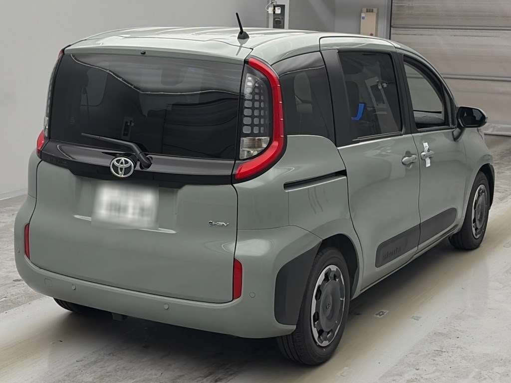 2026 Toyota Sienta Hybrid Z auction photo 2