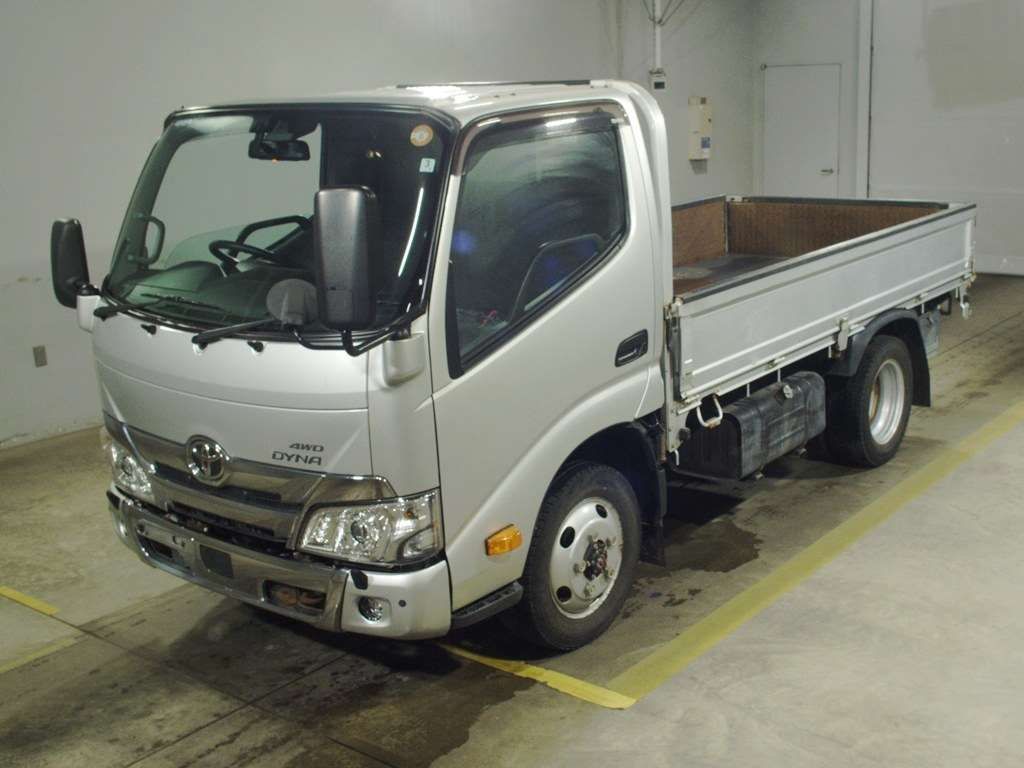 2022 Toyota Dyna 4WD Japan auction vehicle