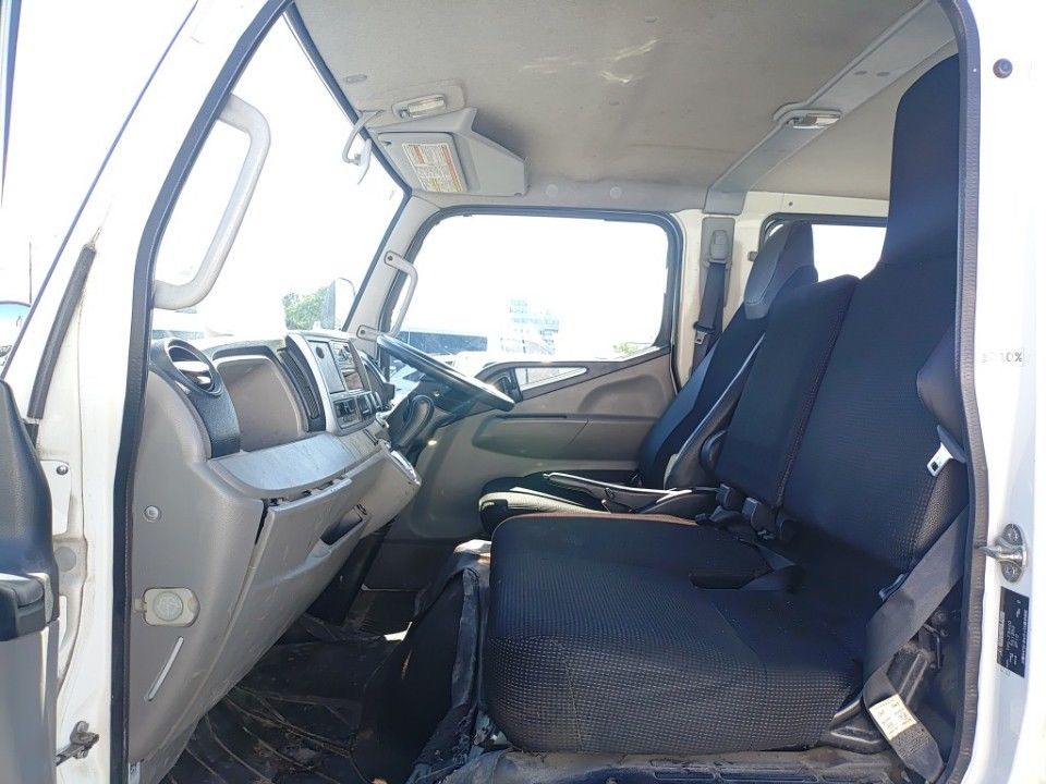 2017 Mitsubishi Fuso Canter auction photo 16