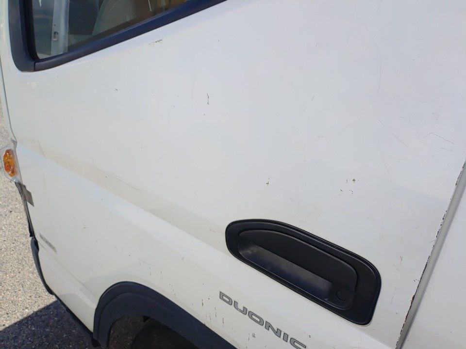 2017 Mitsubishi Fuso Canter auction photo 26
