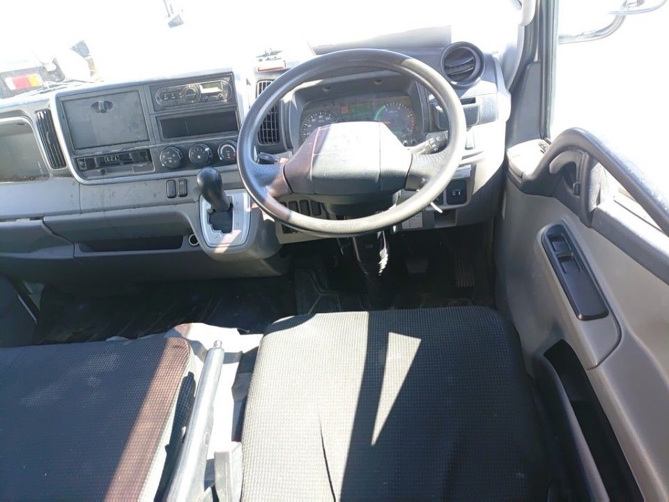 2017 Mitsubishi Fuso Canter auction photo 3