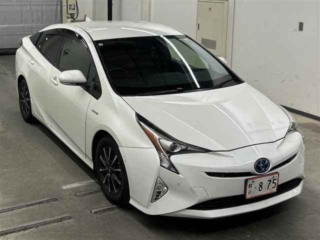 2017 Toyota Prius Sセーフティプラス Japan auction vehicle