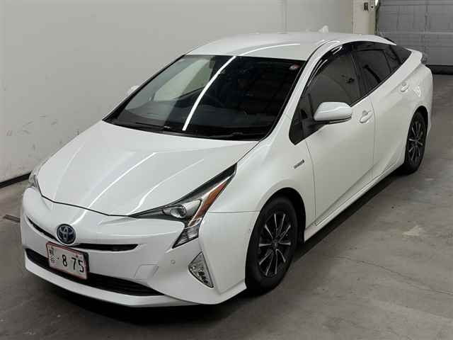 2017 Toyota Prius Sセーフティプラス auction photo 4