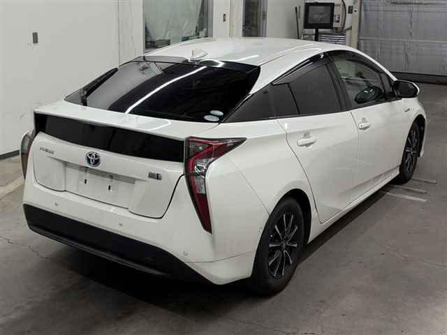2017 Toyota Prius Sセーフティプラス auction photo 5
