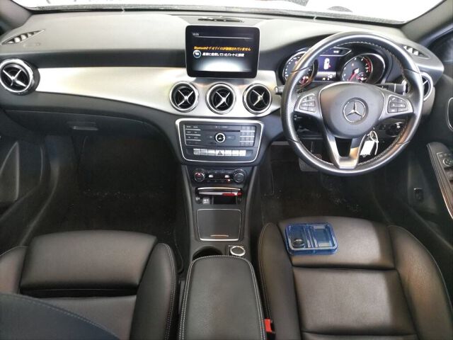 2017 Mercedes-Benz GLA-Class GLA180 auction photo 3