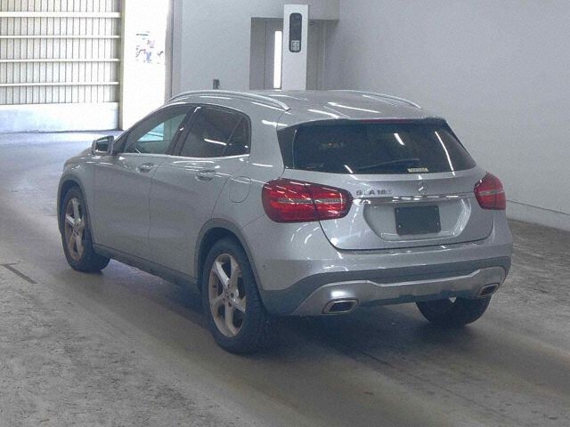 2017 Mercedes-Benz GLA-Class GLA180 auction photo 2