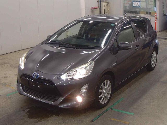 2015 Toyota Aqua S auction photo 4