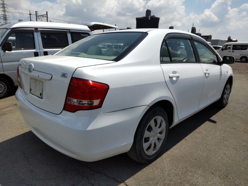 2011 Toyota カローラ アクシオ auction photo 2