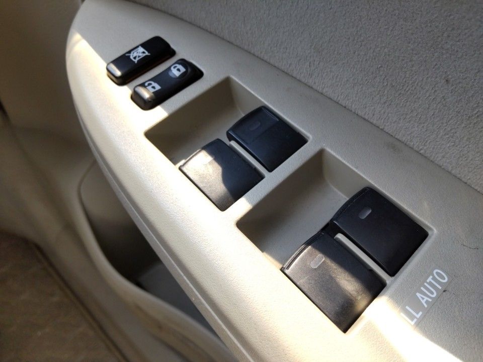 2011 Toyota カローラ アクシオ auction photo 14