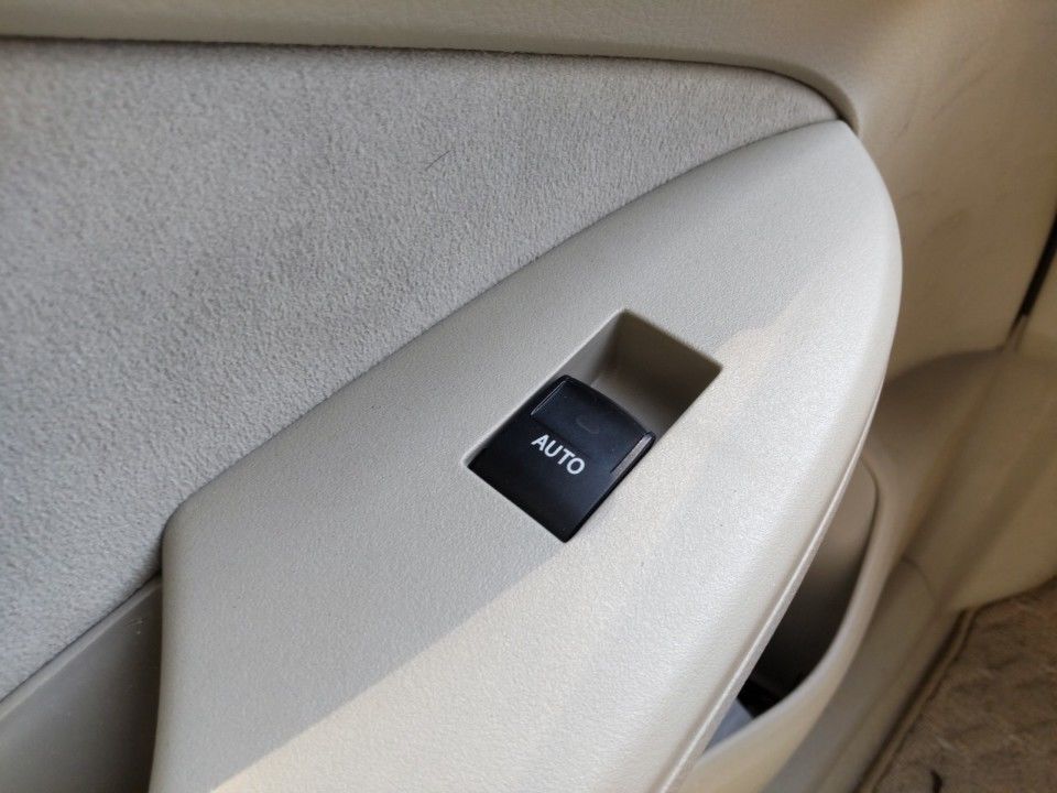 2011 Toyota カローラ アクシオ auction photo 13