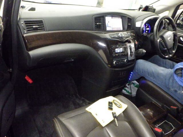 2012 Nissan Elgrand 350ハイウェイスターP 4WD auction photo 3