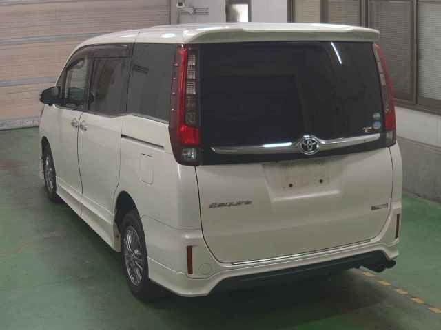 2015 Toyota Esquire 4WD Gi auction photo 2