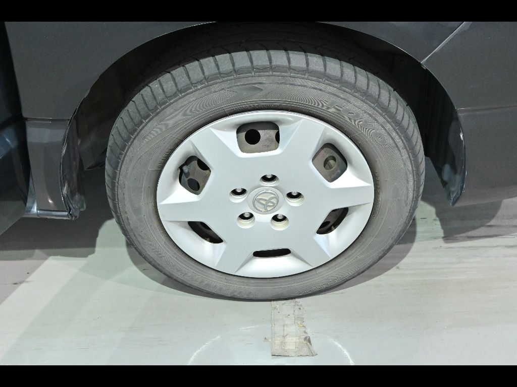 2005 Toyota Voxy X auction photo 13