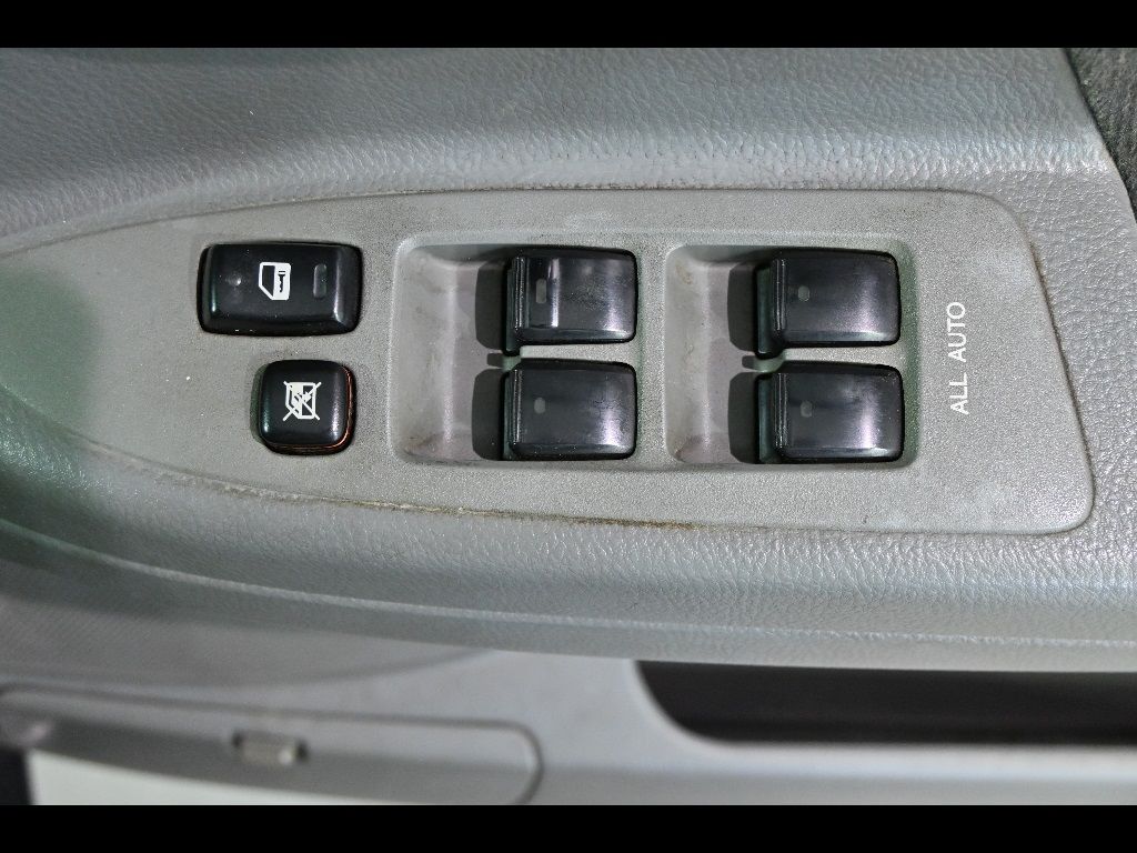 2005 Toyota Voxy X auction photo 12