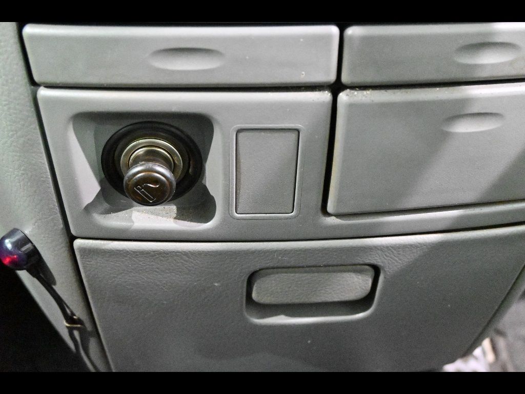 2005 Toyota Voxy X auction photo 11