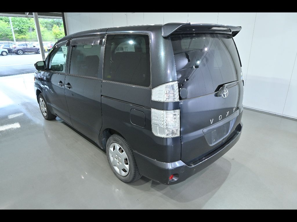 2005 Toyota Voxy X auction photo 5