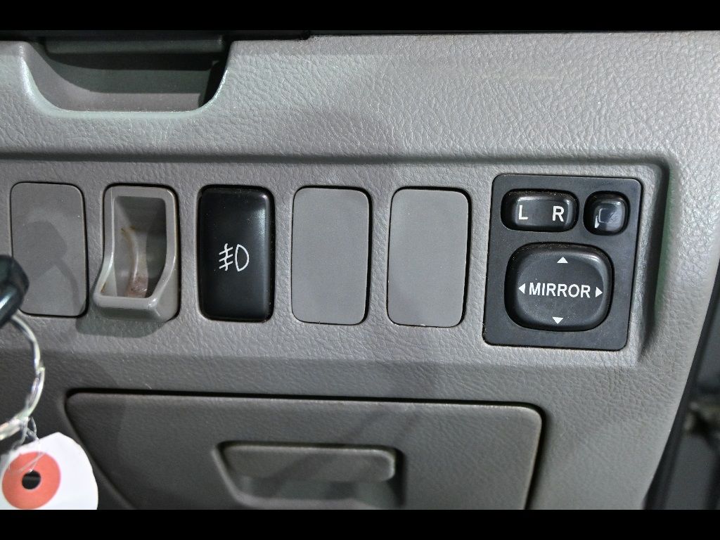 2005 Toyota Voxy X auction photo 10