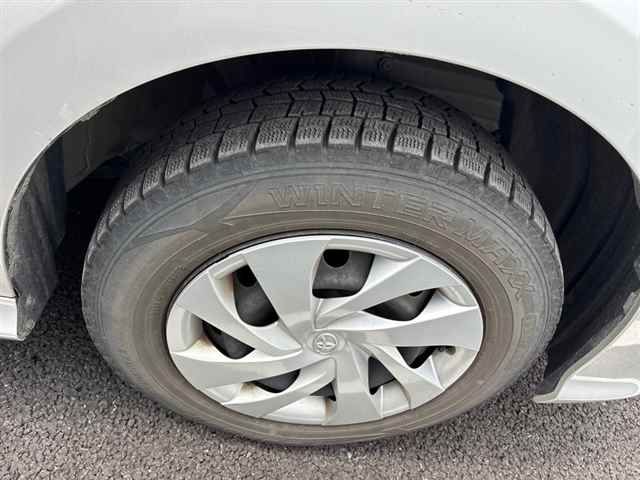 2022 Toyota Yaris X 4WD auction photo 8