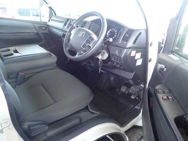2020 Toyota Hiace DX 4WD auction photo 3