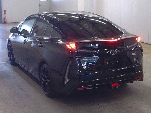 2019 Toyota Prius PHEV S GRスポーツ auction photo 2