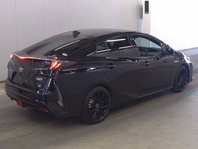 2019 Toyota Prius PHEV S GRスポーツ auction photo 5
