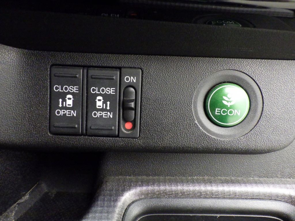 2020 Honda Stepwgn 4WD ホンダセンシング 8人 auction photo 9