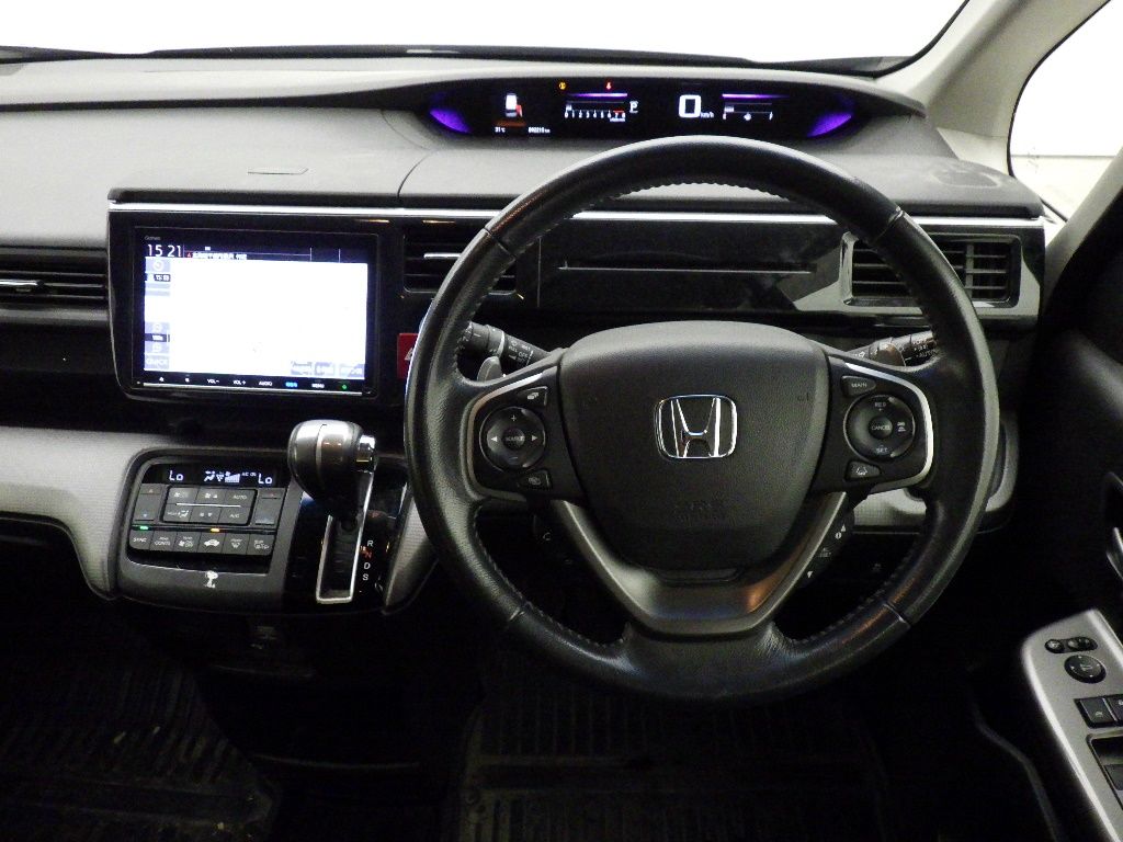 2020 Honda Stepwgn 4WD ホンダセンシング 8人 auction photo 3