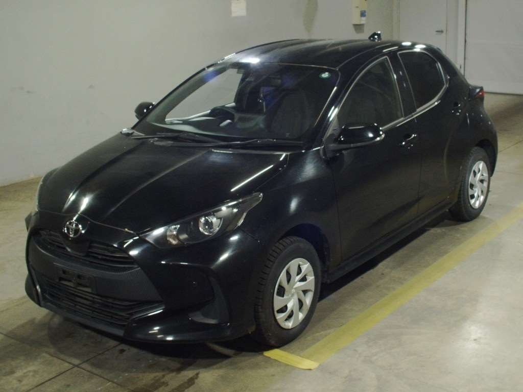 2022 Toyota Yaris G 4WD Japan auction vehicle