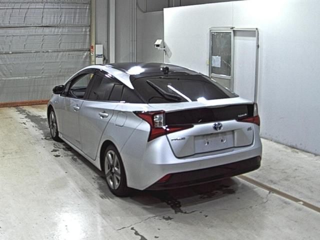 2019 Toyota Prius Aツーリングセレクション auction photo 2