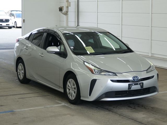 2021 Toyota Prius 4WD S Japan auction vehicle