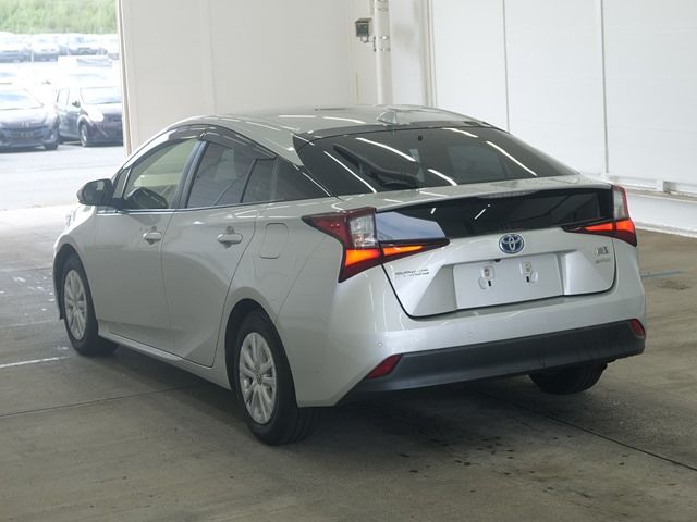 2021 Toyota Prius 4WD S auction photo 2