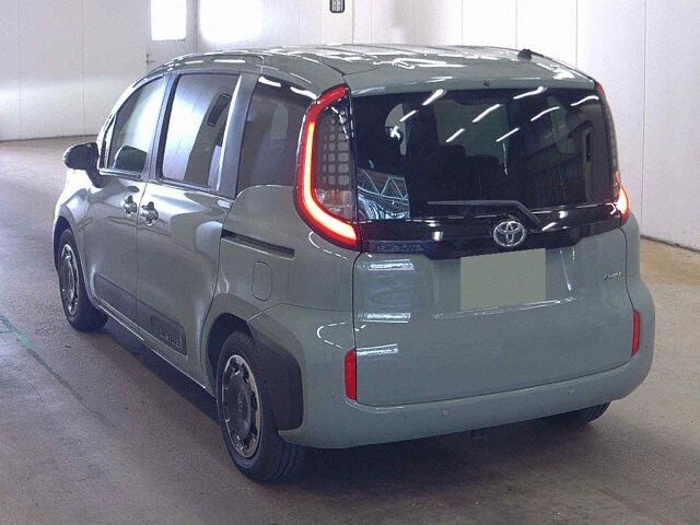 2026 Toyota Sienta ハイブリッドZ auction photo 2