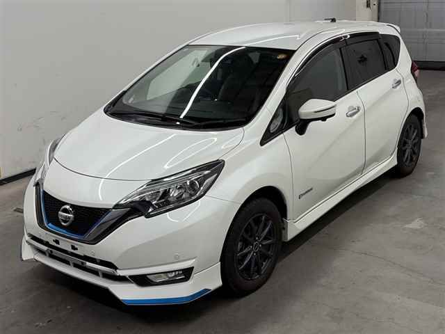 2018 Nissan ノートeパワー 4WD eパワーメダリストFOUR auction photo 4