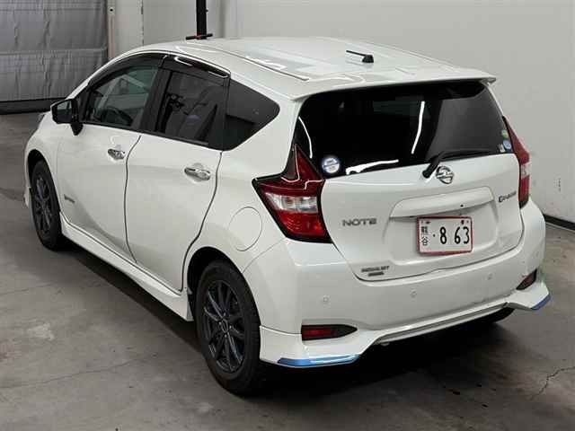 2018 Nissan ノートeパワー 4WD eパワーメダリストFOUR auction photo 2
