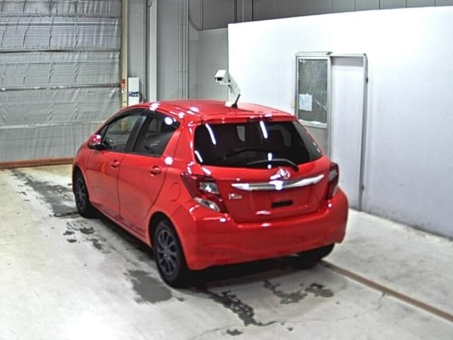 2015 Toyota Vitz F auction photo 2