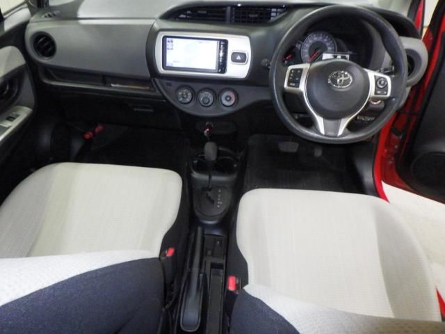 2015 Toyota Vitz F auction photo 3