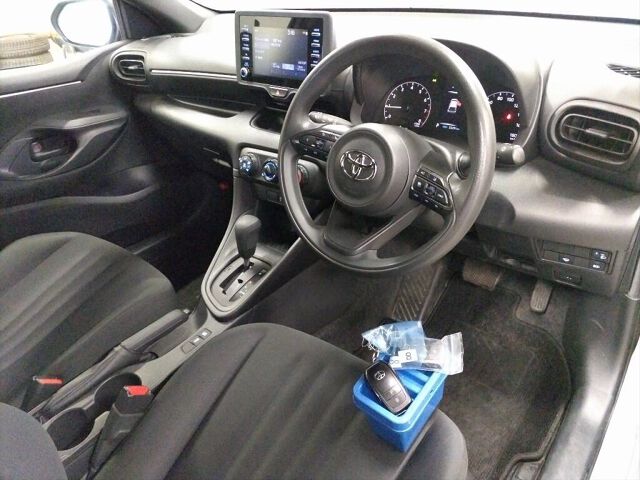 2022 Toyota Yaris X 4WD auction photo 3