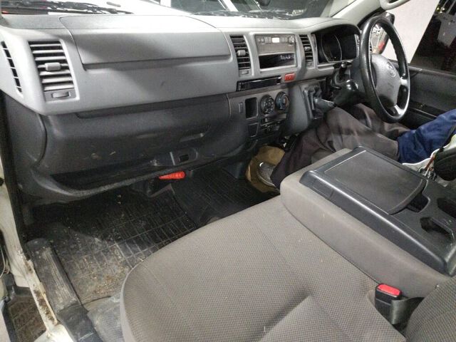 2010 Toyota Hiace ロングDX 4WD auction photo 6
