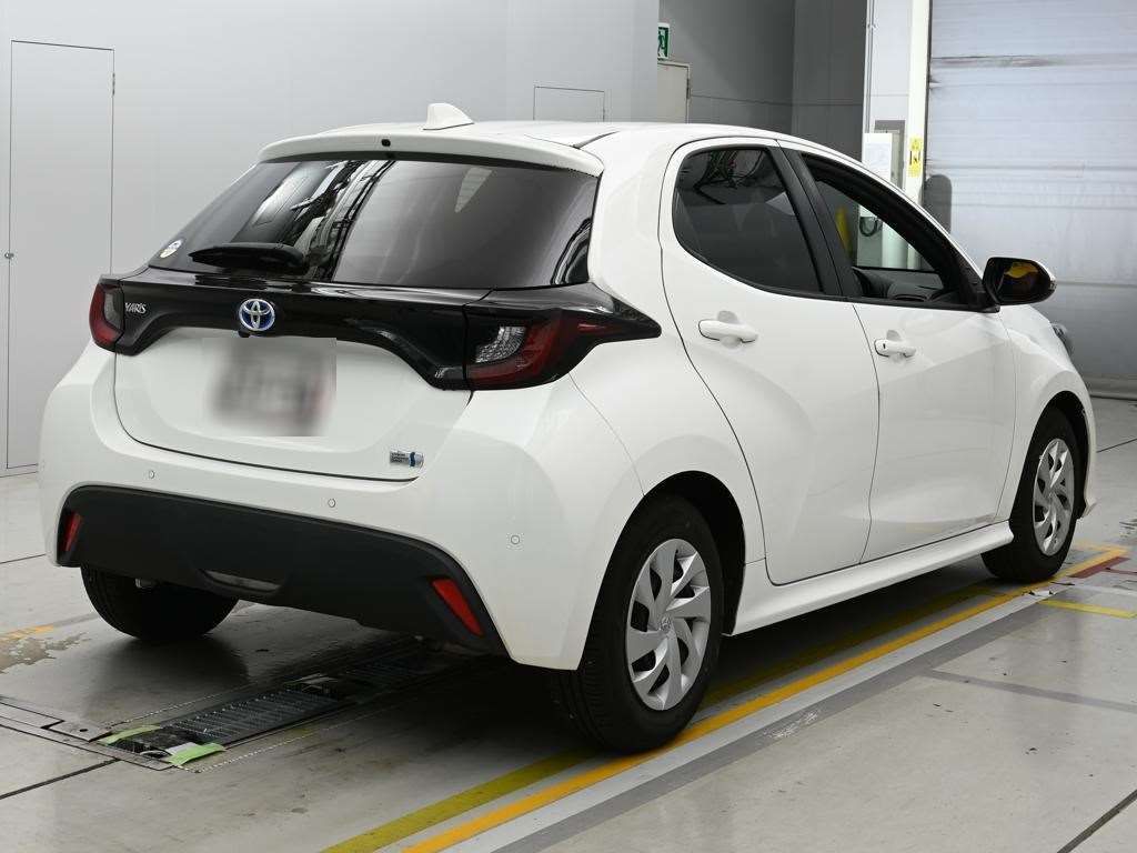 2021 Toyota Yaris ハイブリッドX auction photo 2