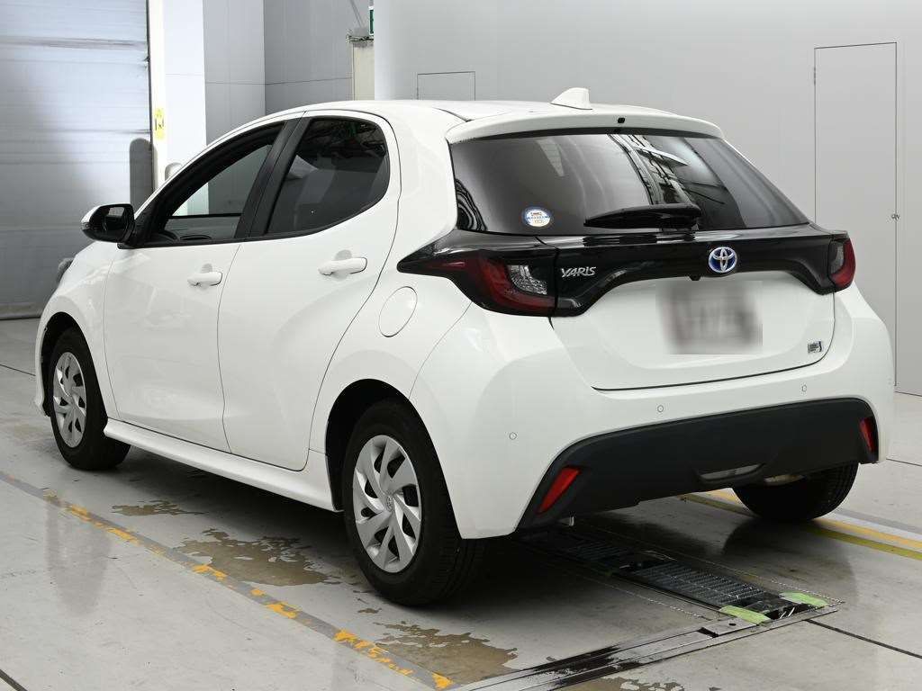 2021 Toyota Yaris ハイブリッドX auction photo 6