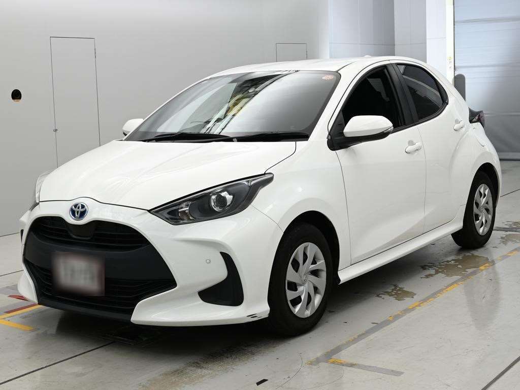 Japan Auction Vehicles 14 2021 Toyota Yaris ハイブリッドX auction photo