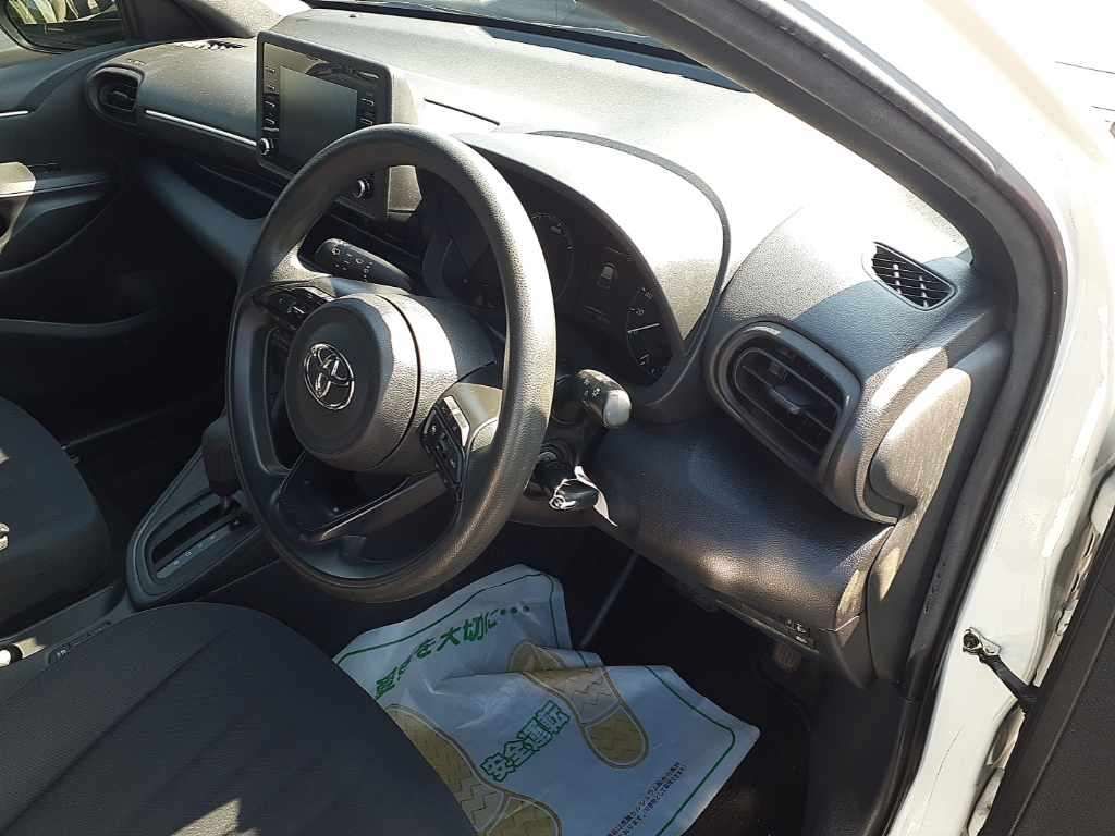 2021 Toyota Yaris ハイブリッドX auction photo 9