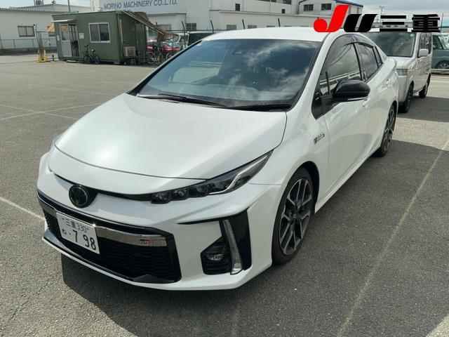 2020 Toyota Prius PHEV S GR Sport auction photo 9