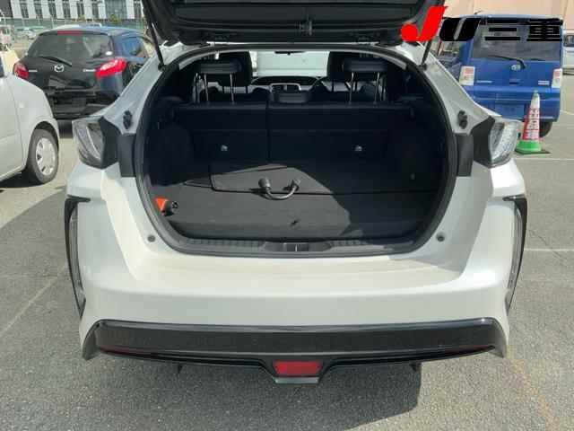 2020 Toyota Prius PHEV S GR Sport auction photo 7