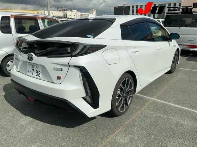 2020 Toyota Prius PHEV S GR Sport auction photo 6