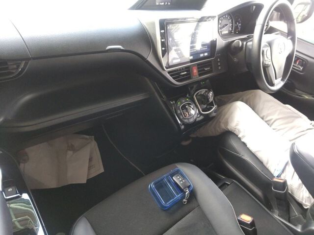 2019 Toyota Noah HV SI WXB2 auction photo 3