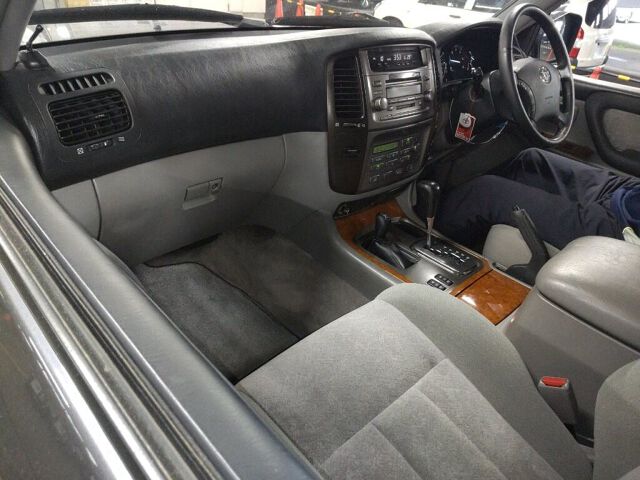 2003 Toyota Land Cruiser 100 VX Limited 4WD auction photo 3