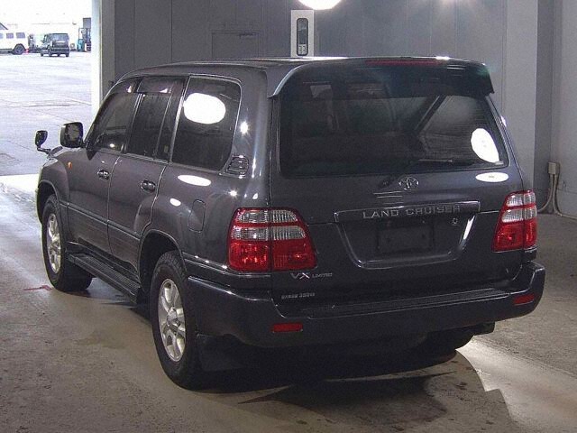 2003 Toyota Land Cruiser 100 VX Limited 4WD auction photo 2