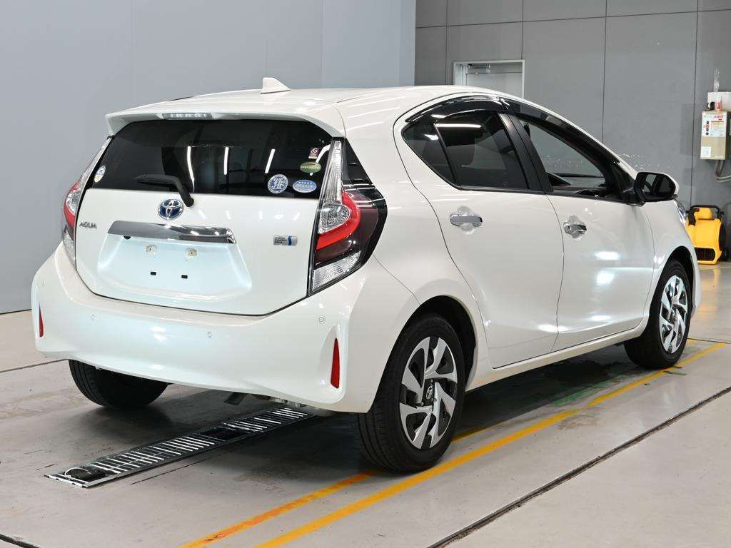 2021 Toyota Aqua S Style Black TSS auction photo 2